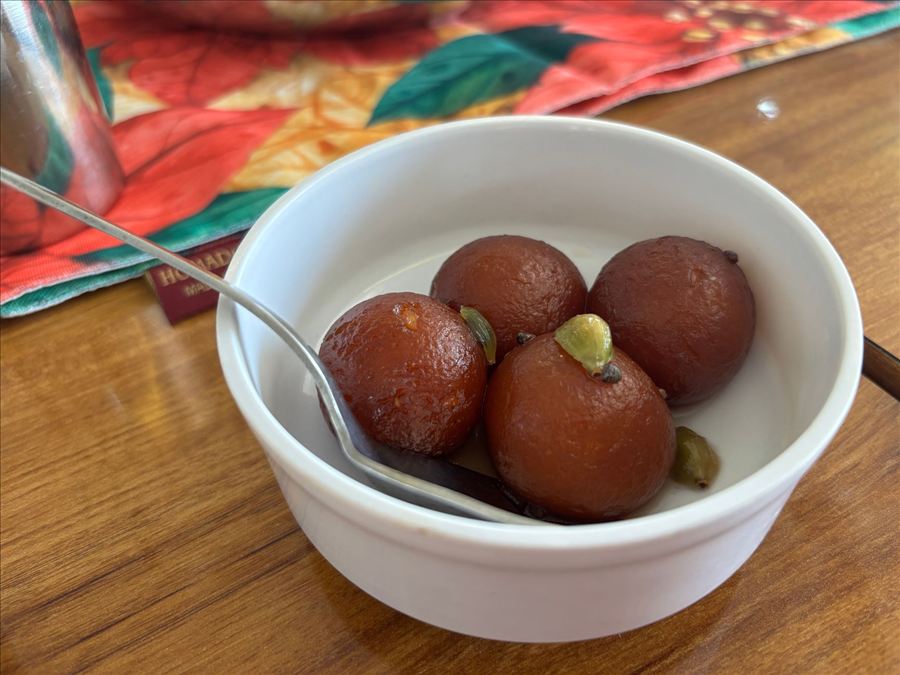 Gulab jamun in a bowl