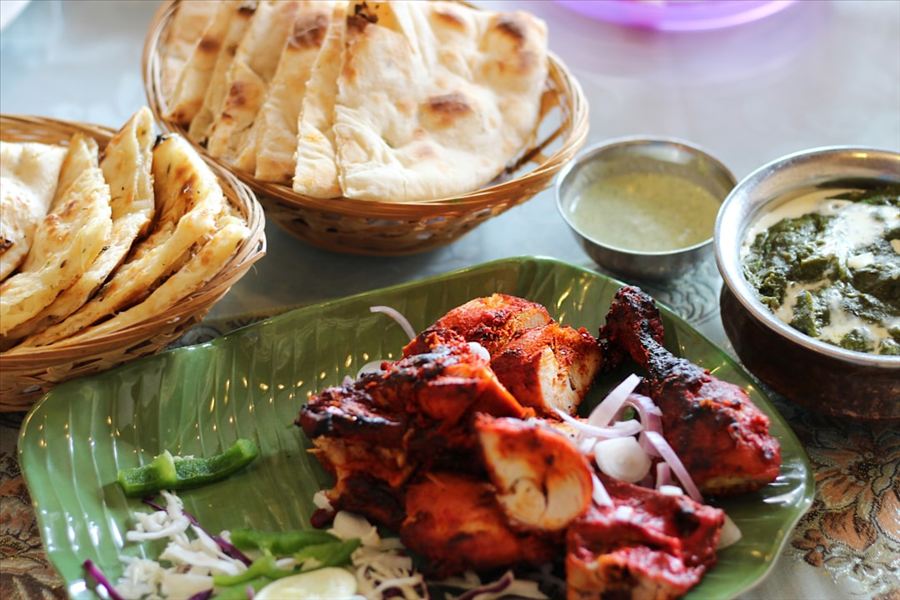 Tandoori chicken with naan